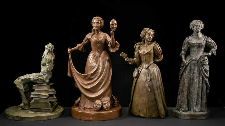 Statue of Aphra Behn Getting Closer